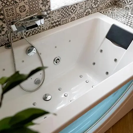 Apartment Aliya, Charme Et Relaxation Avec Jacuzzi Et Sauna *